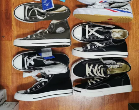 38码特价鞋,有轻微瑕疵,需要的请留言截图...