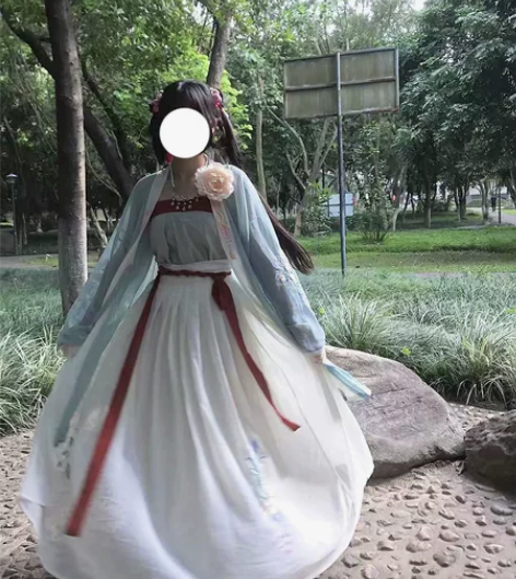 茗月萱原创汉服 他们家的芙蓉呐，穿了几次，...