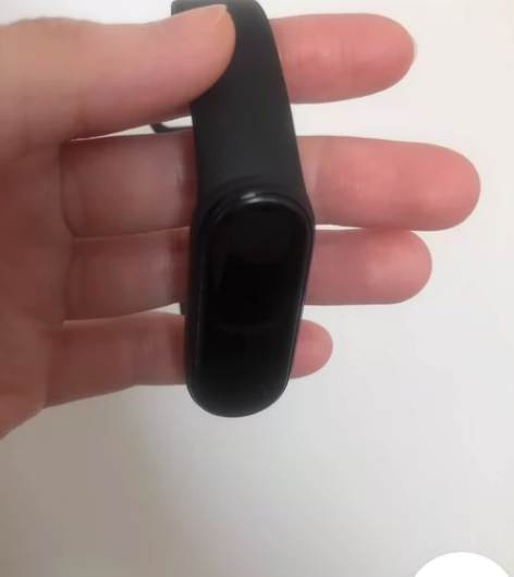 二手小米手环5  左上角轻微磕碰 含充电器...