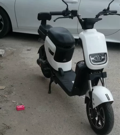 台铃电动车自行车一辆原装锂电池，目前满电4...
