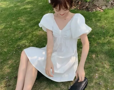 泡泡袖连衣裙2022年夏气质款法式甜美短款...