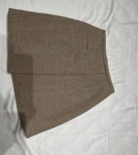 二百多买来的呢料的A字裙，版型很好，去年购...