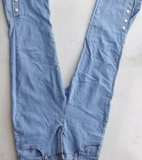 蓝色牛仔裤喇叭裤九分 感兴趣的话点“我想要...