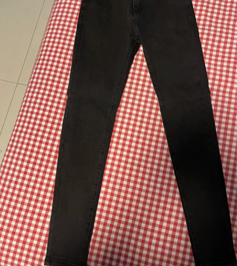 黑色牛仔高腰铅笔裤 26——28码可穿 感...