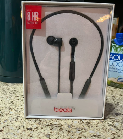 beats蓝牙入耳式耳机 黑色,原盒,只用...