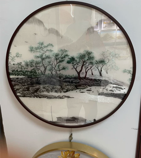直径60圆画，刺绣画，实木框，铝合金框灯光...