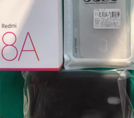 红米8A，本来一直当备用机使用，去年年前摔...