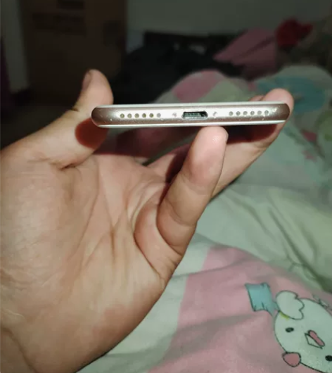 苹果8换过电池 ID能退 外观新 64 晚...