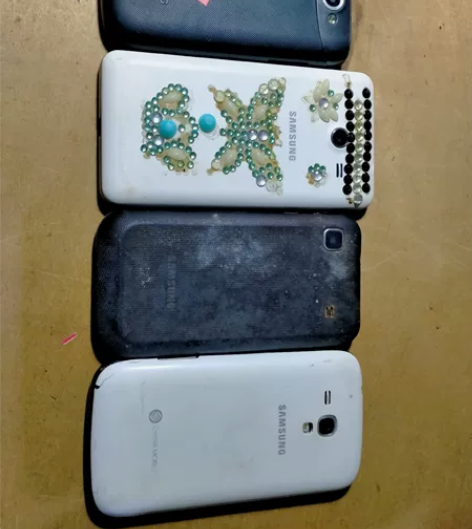 4个三星手机一起处理出售 都有电池 直接付...