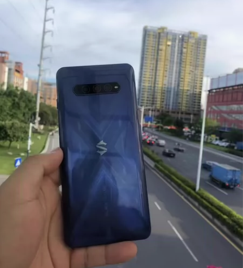 黑鲨4  几乎全新 12G+258G打游戏...