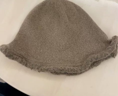 卡其色针织渔夫帽 全新吊牌已摘 感兴趣的话...