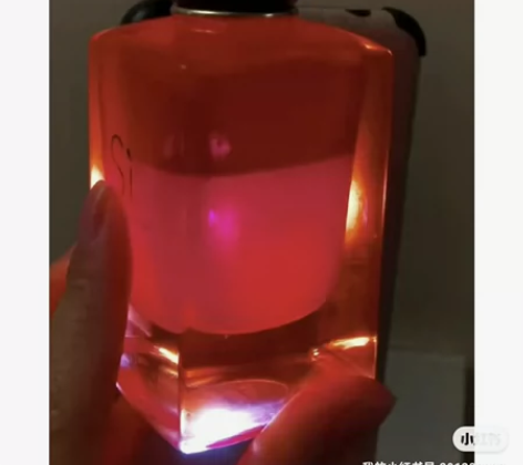 阿玛尼红挚爱香水50ml 余量大概一半以上...