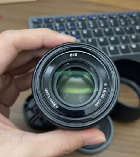 出个索尼半画幅501.8镜头 目测无灰无霉...