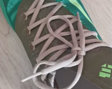 阿迪运动鞋，男，47.5，低价出售了。看好...