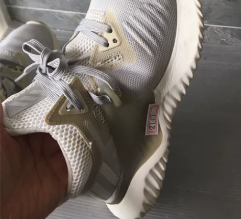 二手正品阿迪轻便透气休闲运动鞋42码  保...