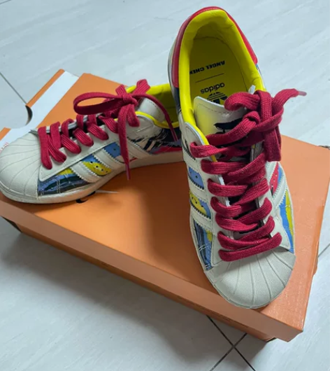 阿迪贝壳鞋联名款。8成新,35.5码。官网...