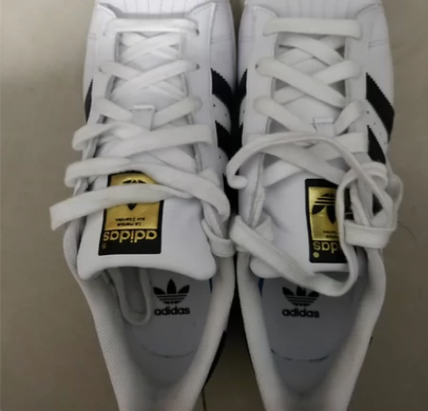 阿迪贝壳头，型号是c77154 只穿出去过...