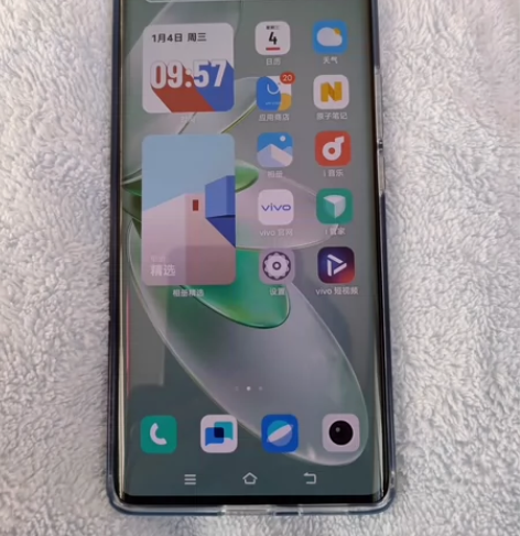 vivo s16颜如玉，非常清新淡雅的颜色...