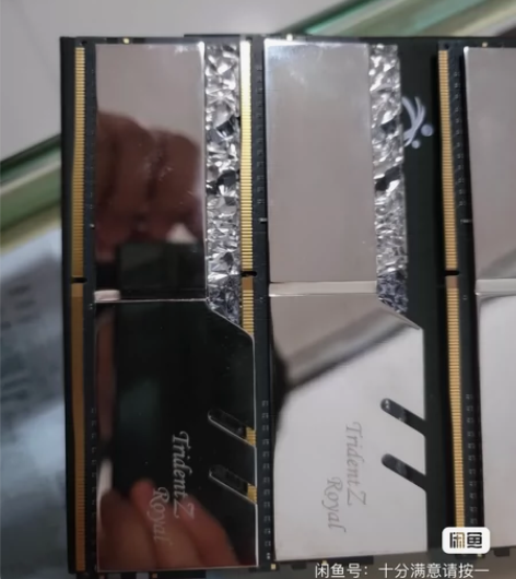 出两根芝奇皇家戟3600频率内存，银白，灯...