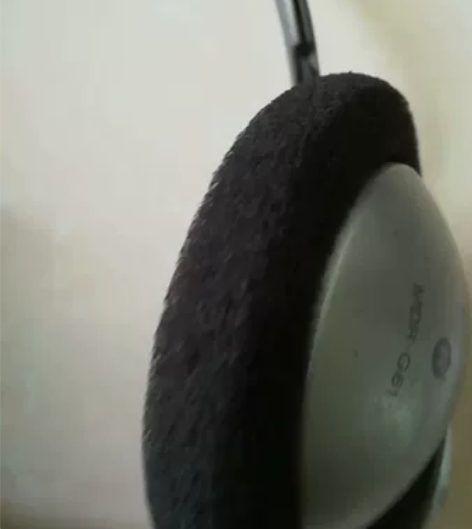 索尼MDR-G61耳机挂耳式。品相如图,针...