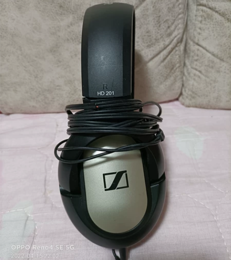 森海塞尔牌耳机，八成新200元成交，包邮按...
