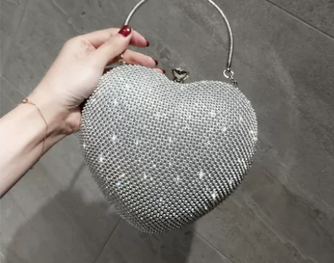 新品心型手拿包晚宴包爱心水钻闪亮手提宴会包...