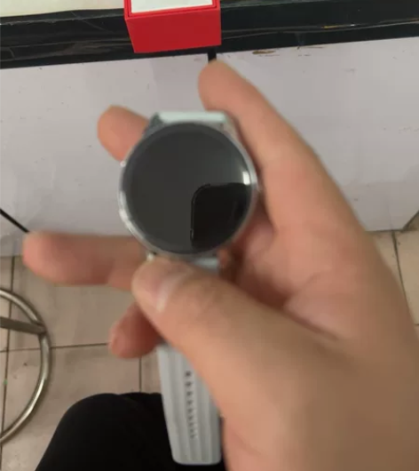 一加手表银色全套成色轻微划伤看上的来 感兴...