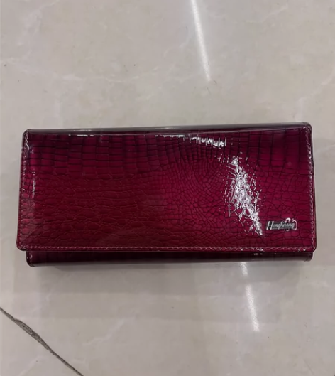 实体不干了，赔钱甩卖，里外纯皮女士长款漆皮...