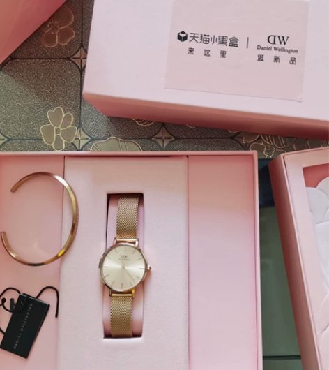 全新dw手表 天猫小黑盒购入 还有几乎全新...