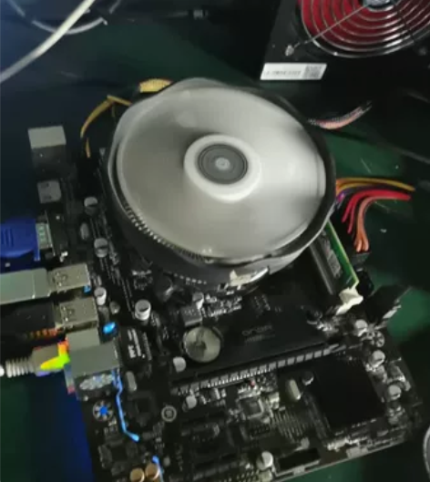 办公电脑升级拆下主板,价格为CPU单价。C...