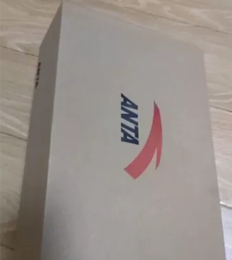 安踏男鞋新款复古款跑步鞋，42.5码，明显...