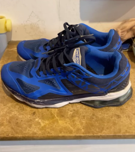 李宁正品跑鞋原价399带有芯片 感兴趣的话...