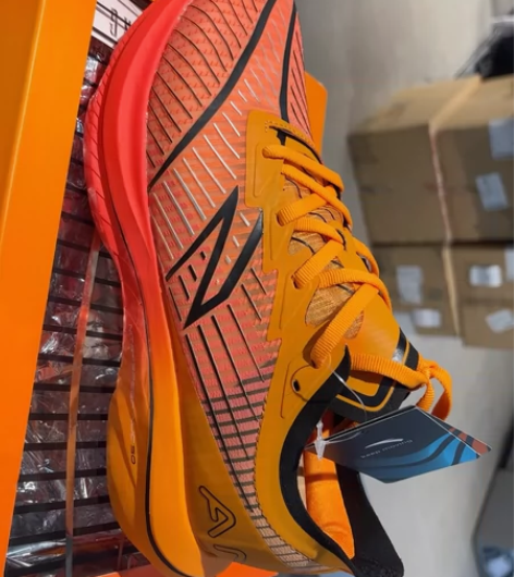 安踏女款专业马拉松跑步鞋122145589...