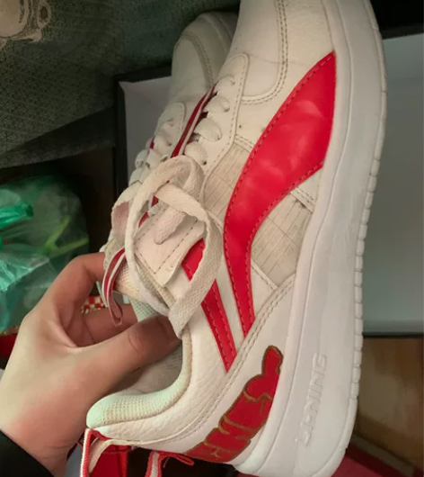 李宁板鞋 38码 9成新 在实体店买的，去...