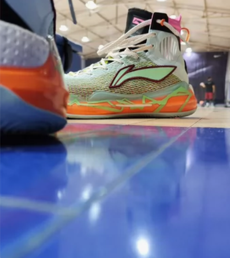 李宁,驭帅十三,43码,室内木地板实战一场...