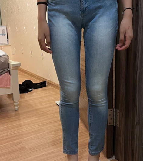 模特身高165,体重90斤,蓝色九分裤,实...