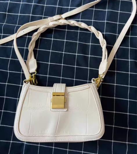 转卖今年流行的包包女包2020新款潮秋冬小...