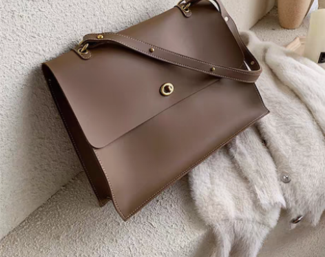 转卖大容量包包女包2021新款潮复古简约质...