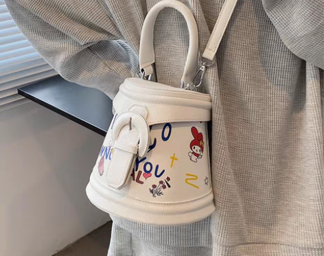 转卖小众设计包包2021新款时尚高级感斜挎...