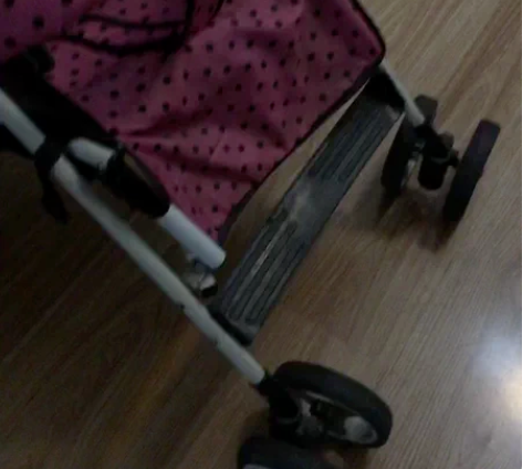 转卖婴儿推车轻便折叠伞车可坐可躺宝宝四轮推...