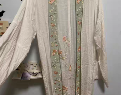 转卖汉服宋制都城南庄白色绣花褙子 肩膀有瑕...