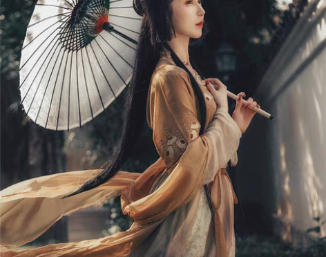 转卖都城南庄新款异域风袒领原创绣花印花三件...