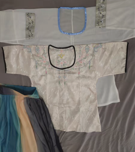 包邮华兴唐唐制汉服绣花幻色坦领襦裙一套M码...