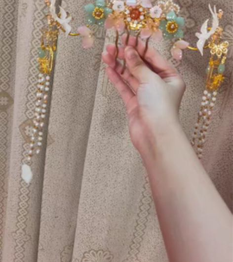 包邮汉服后压标价包邮 本人簪娘退坑,想把剩...