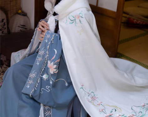 转卖清梳原创凝香汉服斗篷女长款刺绣加绒加厚...