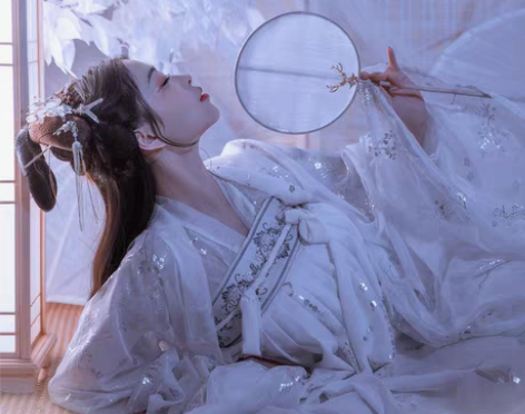 转卖艺缕 民族装舞台装 感兴趣的话点“我想...