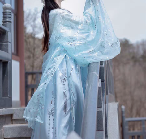艺缕正品原创汉服蓝云鹤 烫金大袖衫 品牌型...