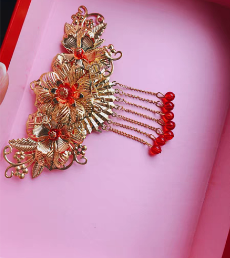 中式新娘头饰，只用过一次，很新 感兴趣的话...