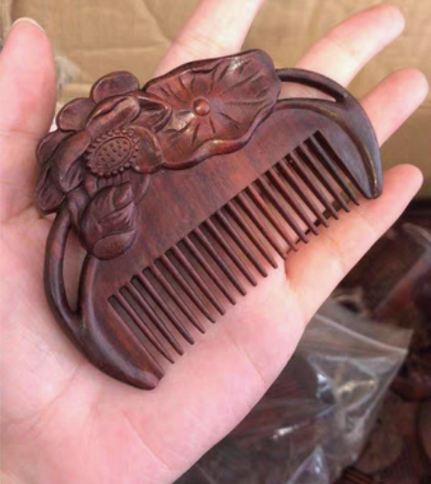 包邮小叶紫檀梳子。 感兴趣的话点“我想要”...