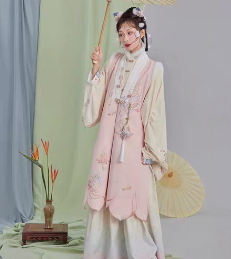 包邮七月夕明制汉服 莳花复刻 双面呢改良绣...